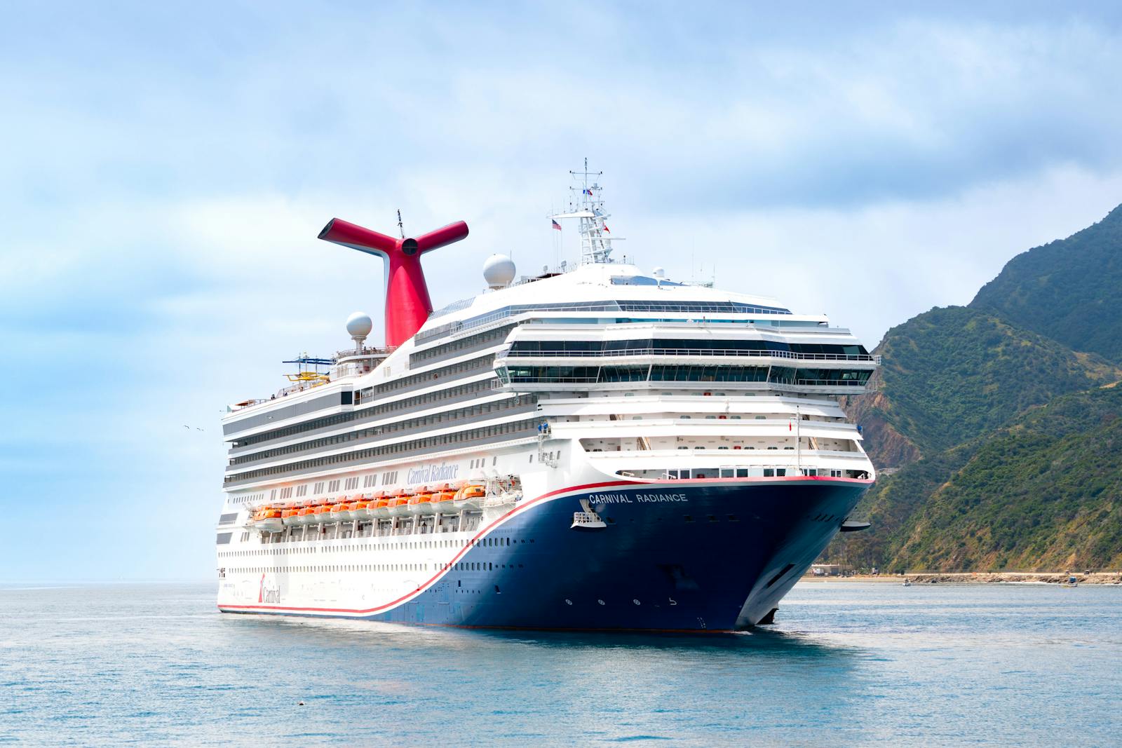 Carnival cruises to record quarterly profits, but its outlook fails to make waves with investors thumbnail