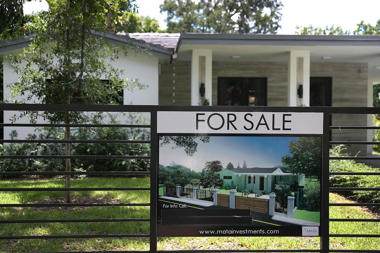 US housing continues to struggle as home sales plummeted in May thumbnail