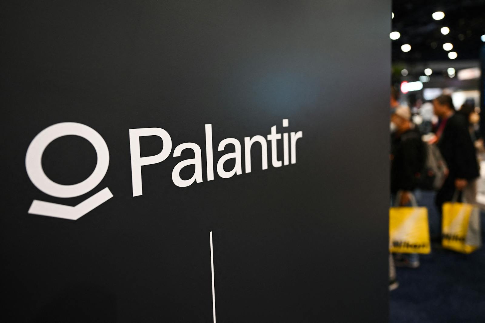 Palantir surges as earnings blast past forecasts thumbnail