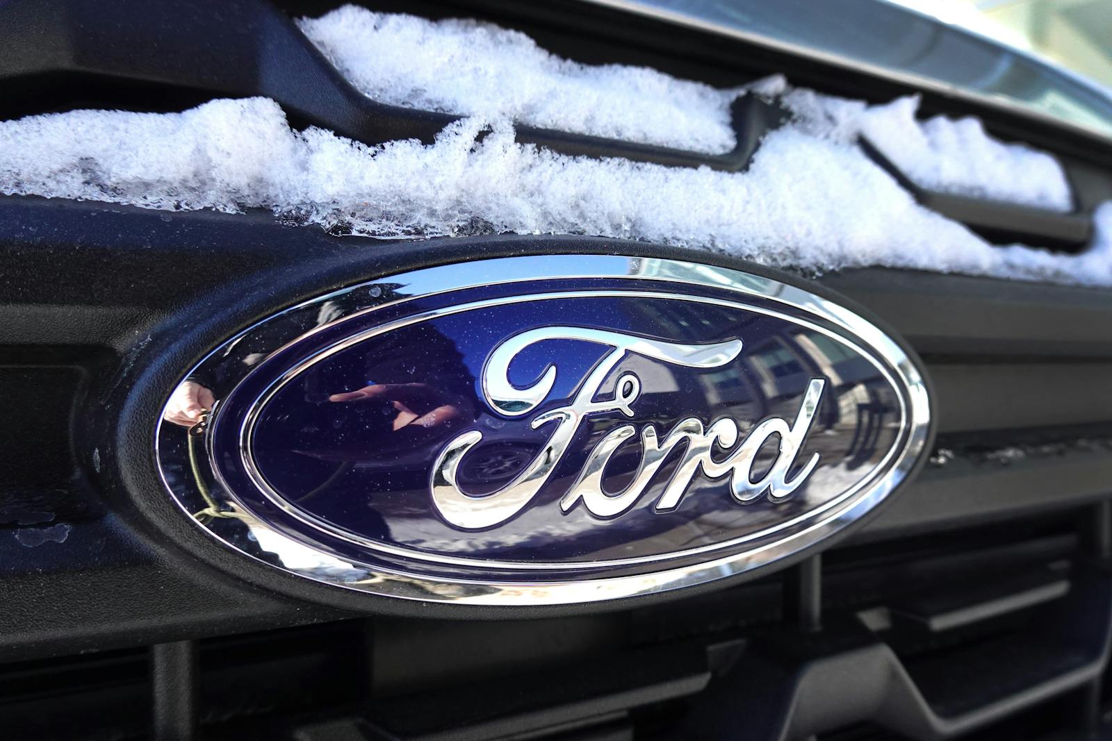 Detroit revs up EV sales thumbnail