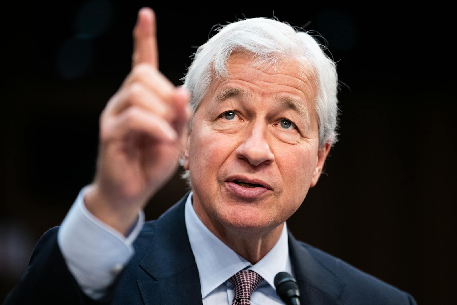 Jamie Dimon unloads $31.5 million in JPMorgan stock. What do his recent transactions mean? thumbnail