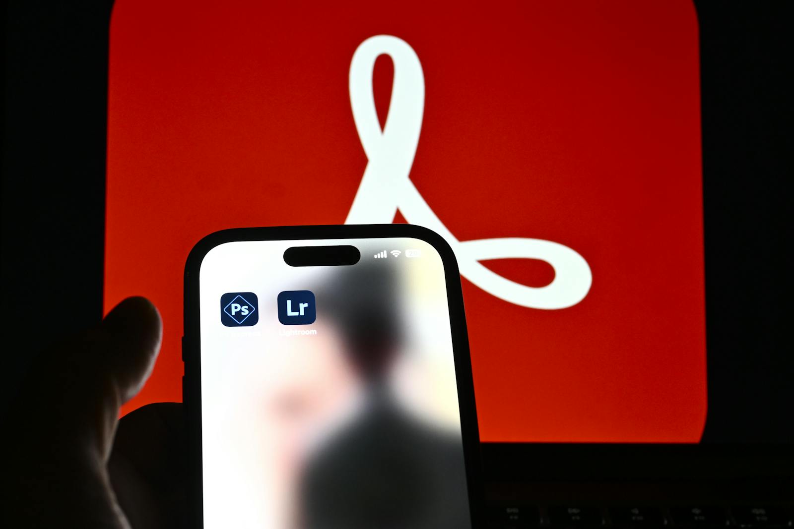 Adobe slumps after issuing lukewarm guidance thumbnail