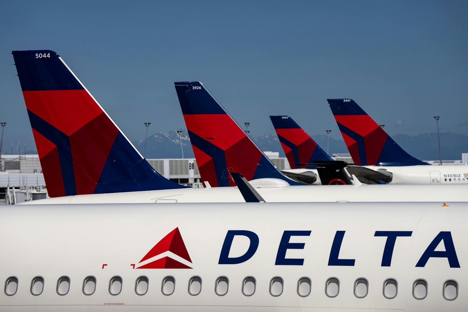 Delta earnings: everyone's flying but there's still too many planes thumbnail