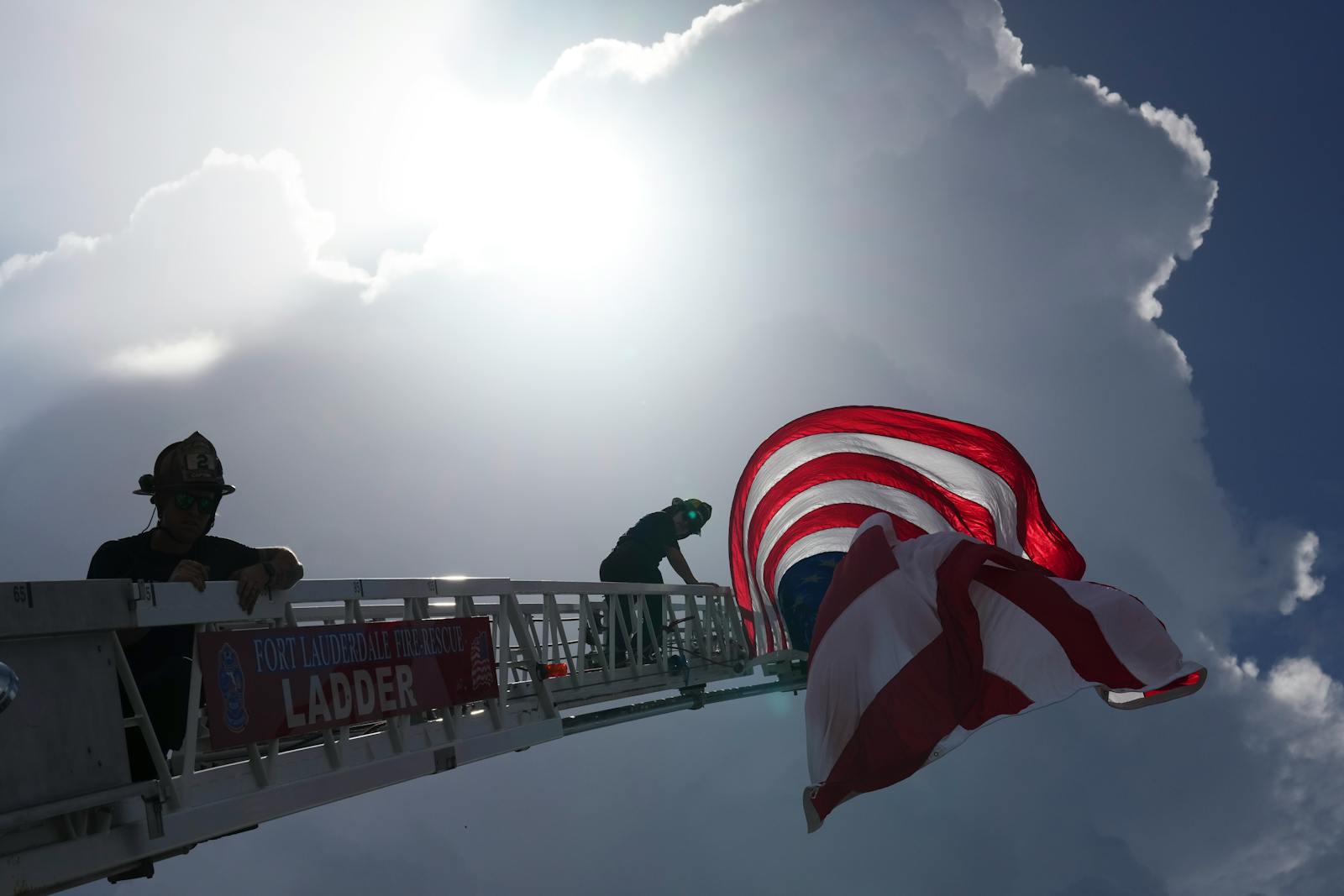 We did it, America: S&P hits 6,000 thumbnail