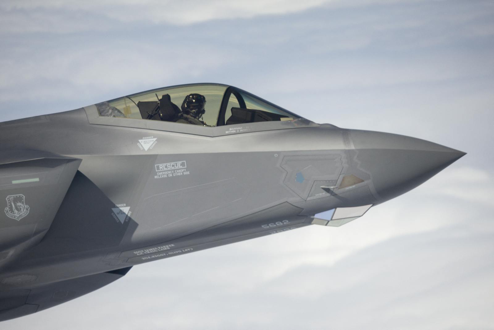 Lockheed Martin dives on diminished outlook for F-35s thumbnail