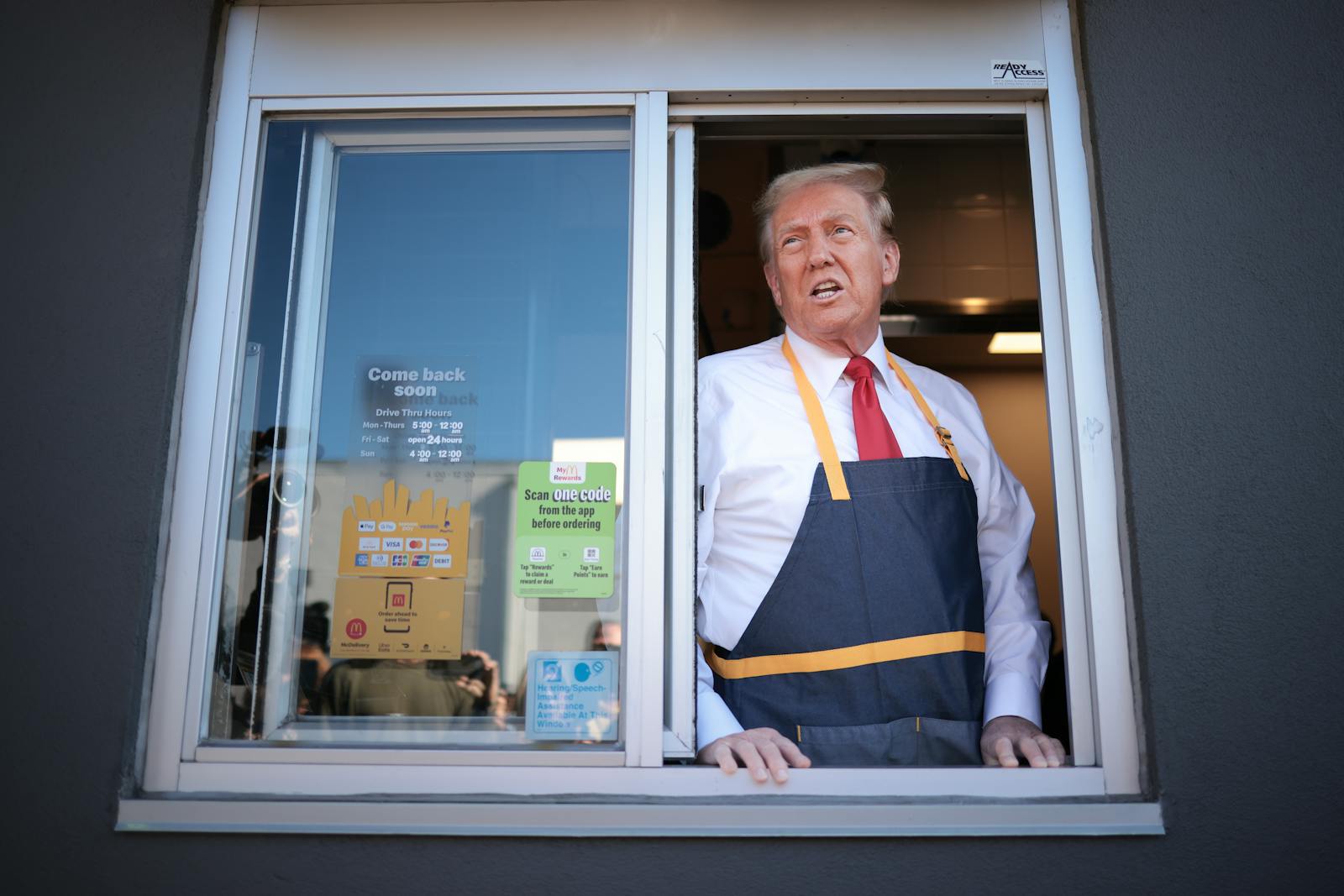 Trump trades soar on signs president recognizes economic, political risks thumbnail