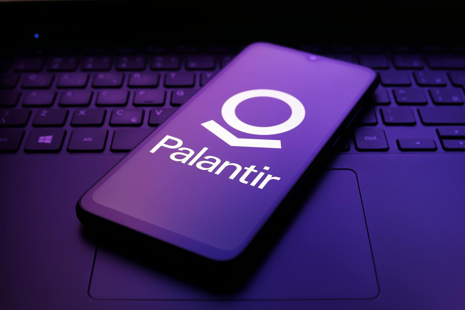 Palantir stock salutes US Army contract thumbnail