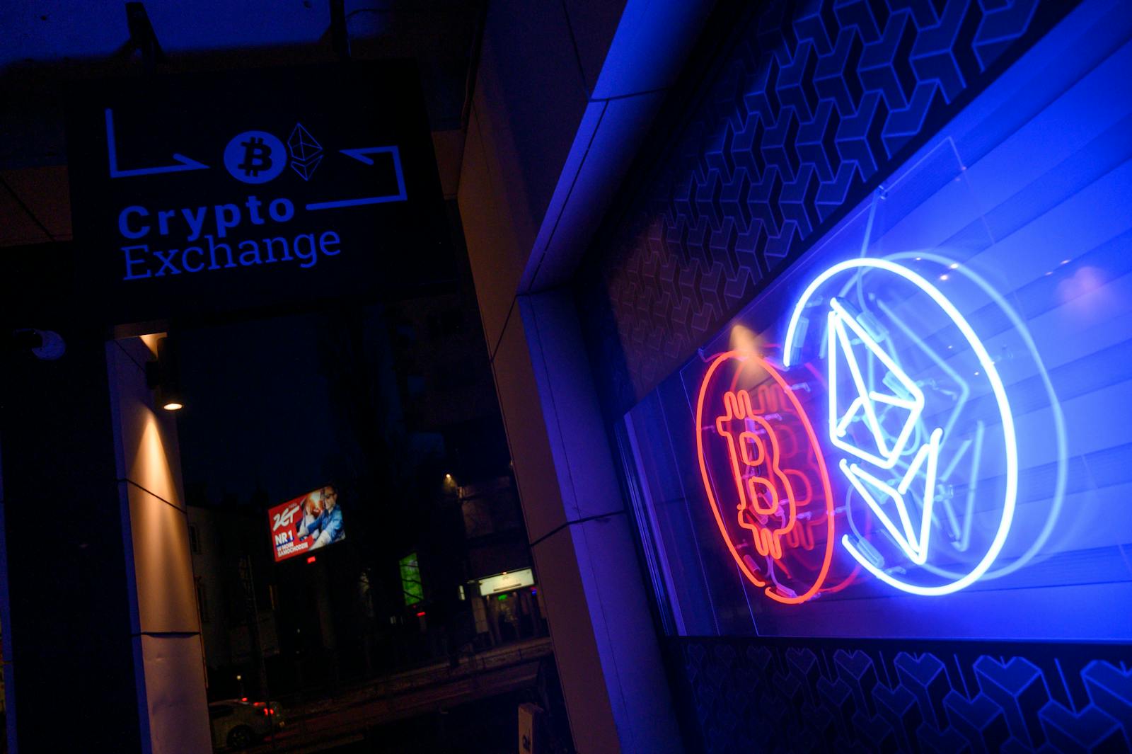 Trump keeps the crypto news coming with stablecoin announcement thumbnail