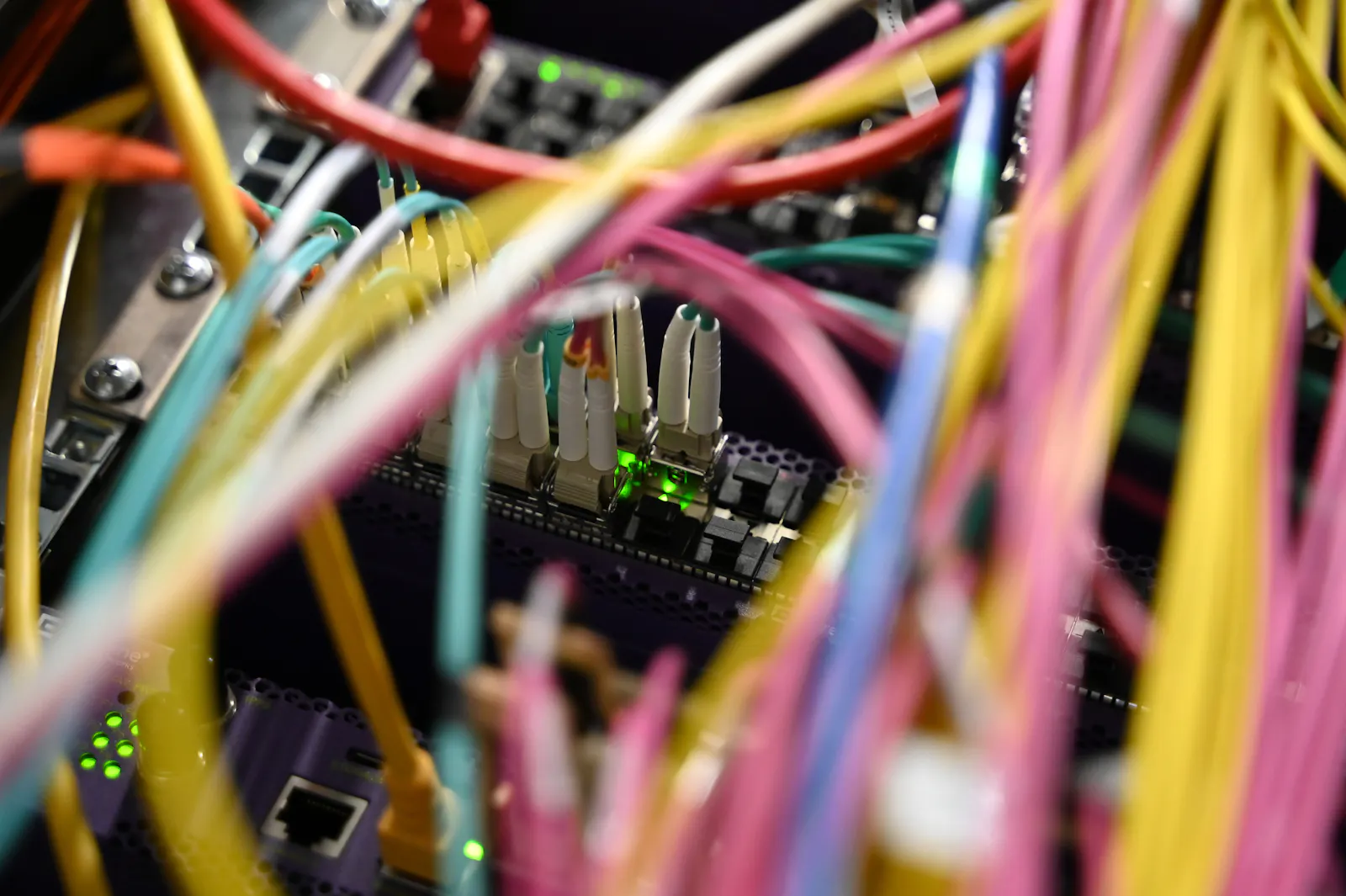 Corning-Meta deal reignites optical connections trade thumbnail