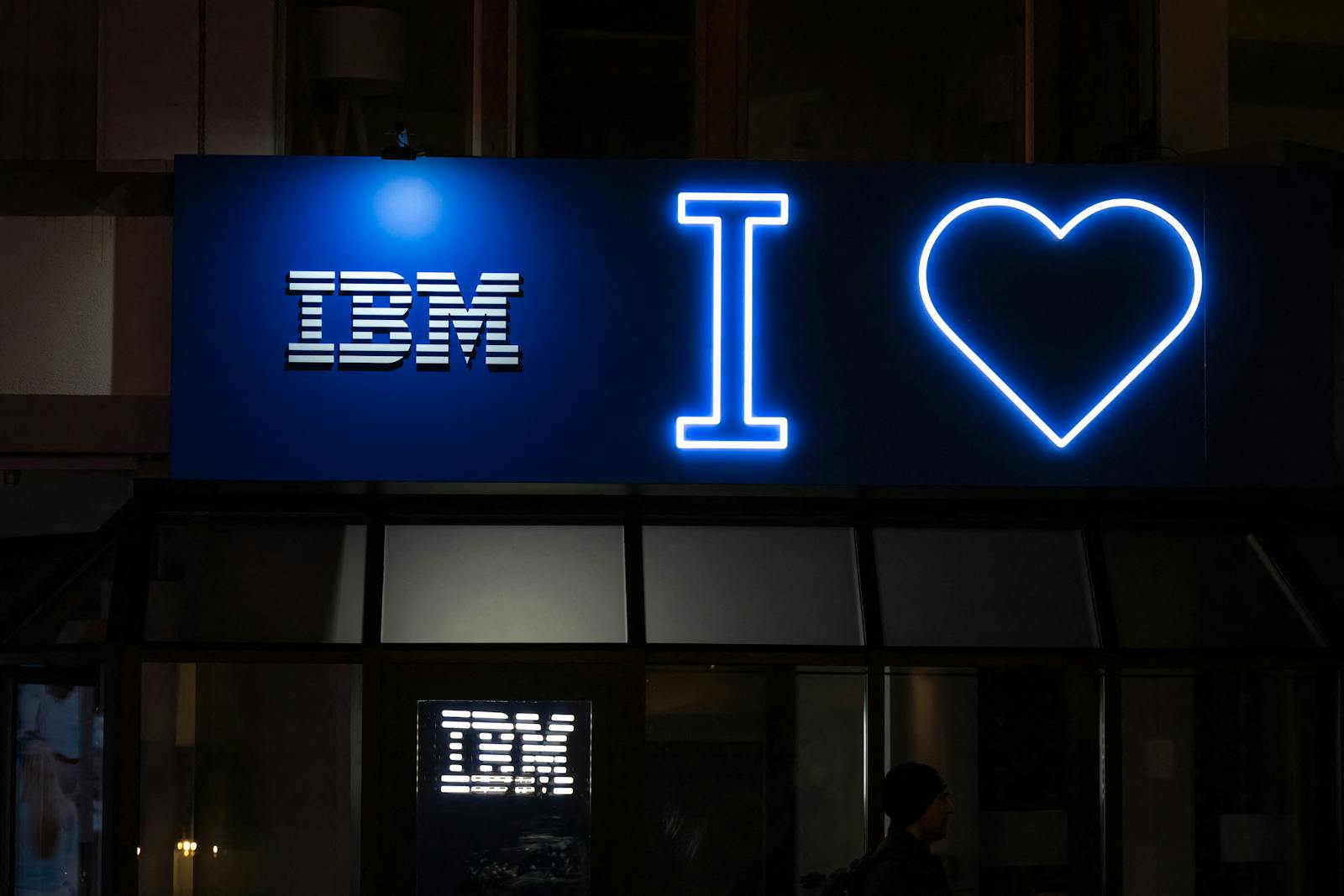 IBM is poised for its best day of the century thumbnail