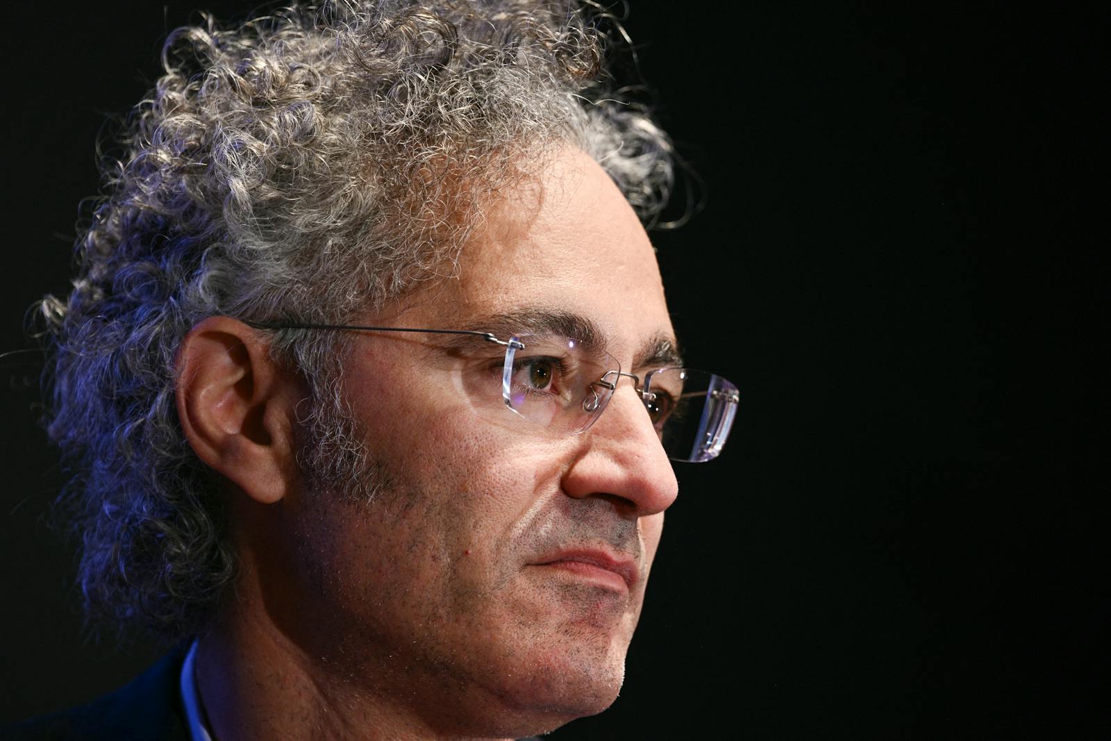 Why Palantir dove, despite crushing on earnings  thumbnail