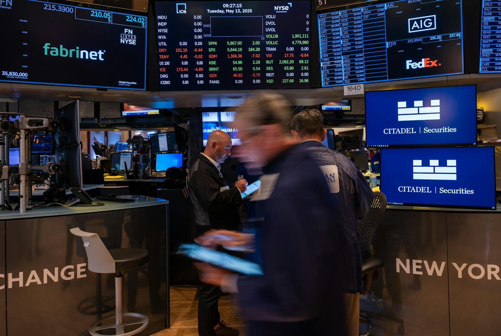 S&P 500 now positive for the year thumbnail