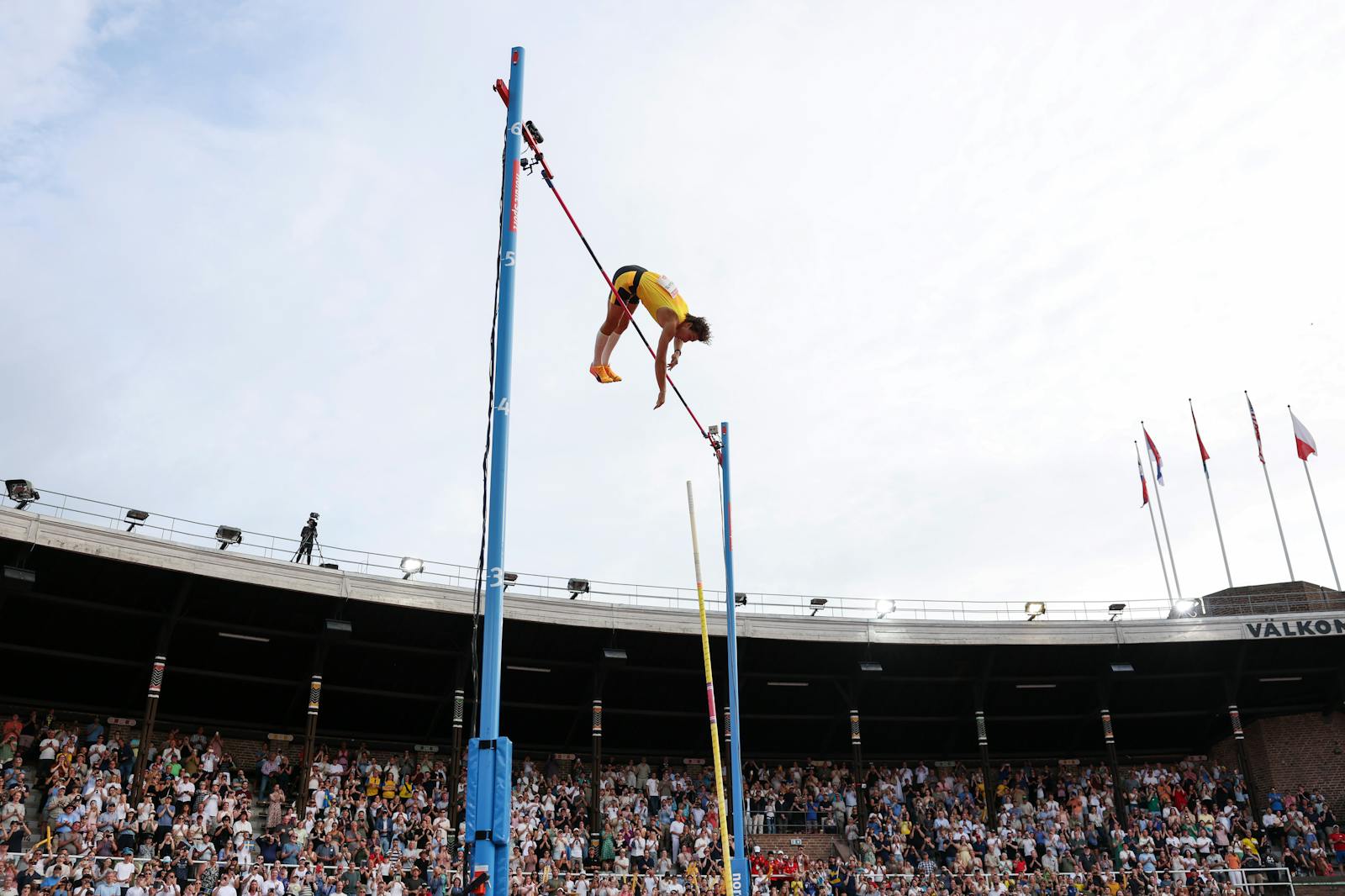 Robinhood notches new all-time closing high  thumbnail