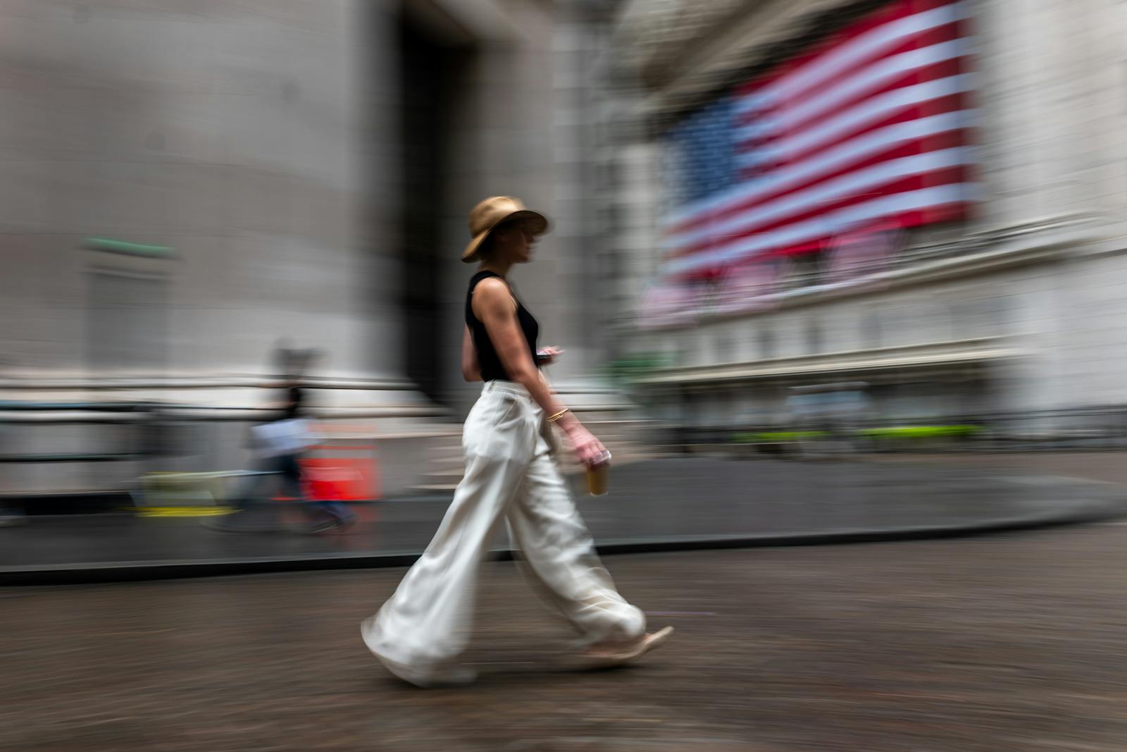 Stocks slip further after new Trump tariff threats thumbnail