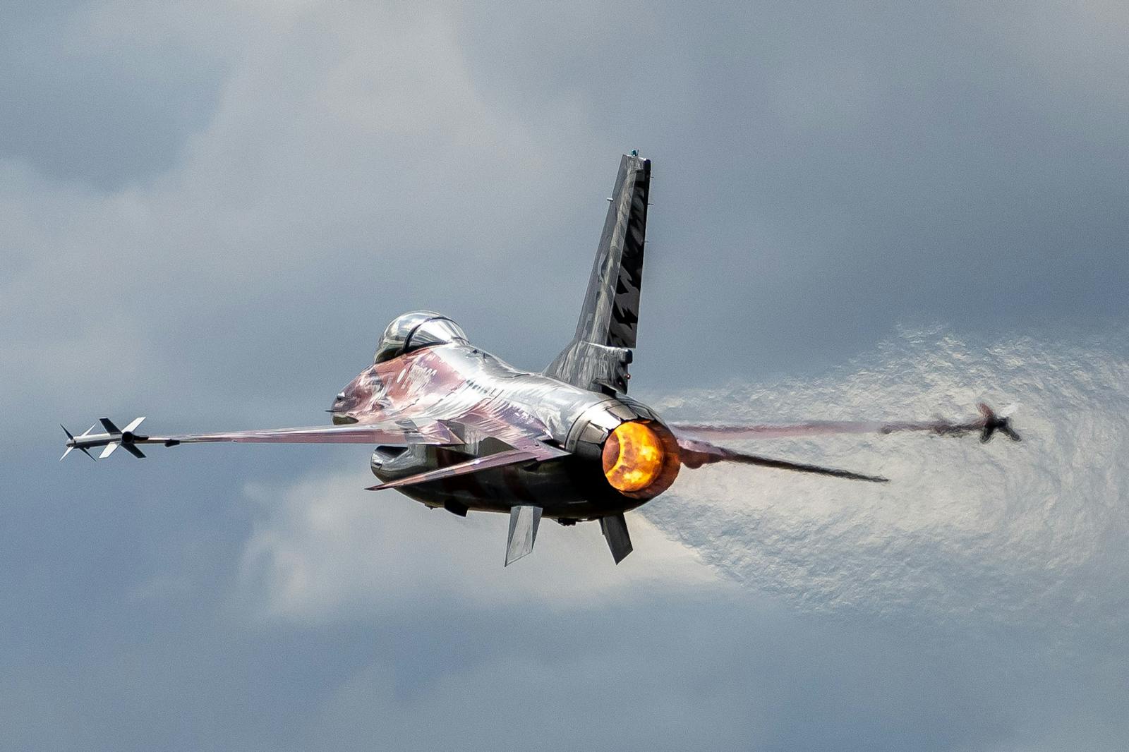 Lockheed reports EPS far lower than expected, stock dives thumbnail