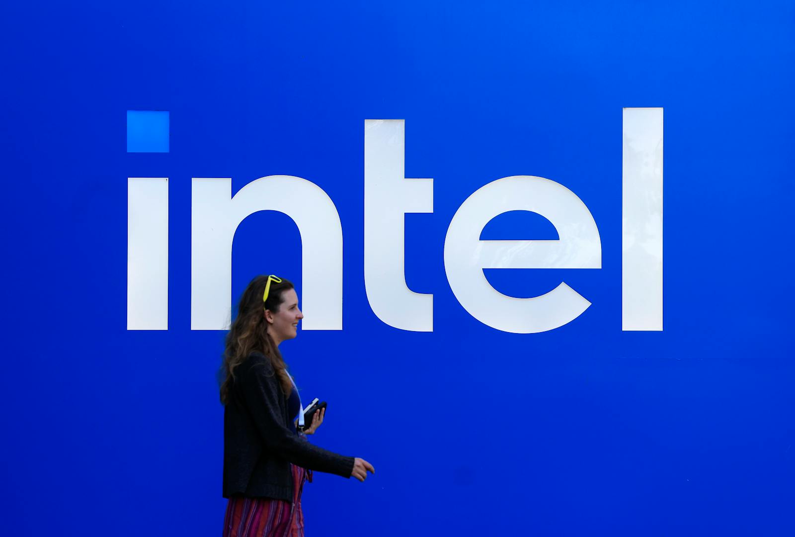 Intel romps amid reported attempt to poach a 21-year Taiwan Semiconductor veteran thumbnail