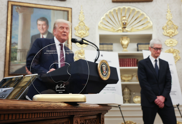 Trump and Tim Cook at the White House