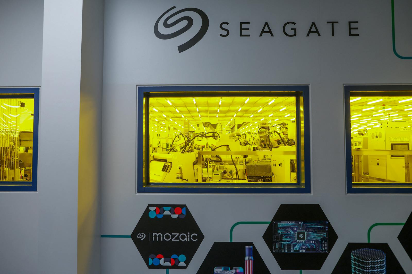 Seagate rises after posting better-than-expected earnings thumbnail