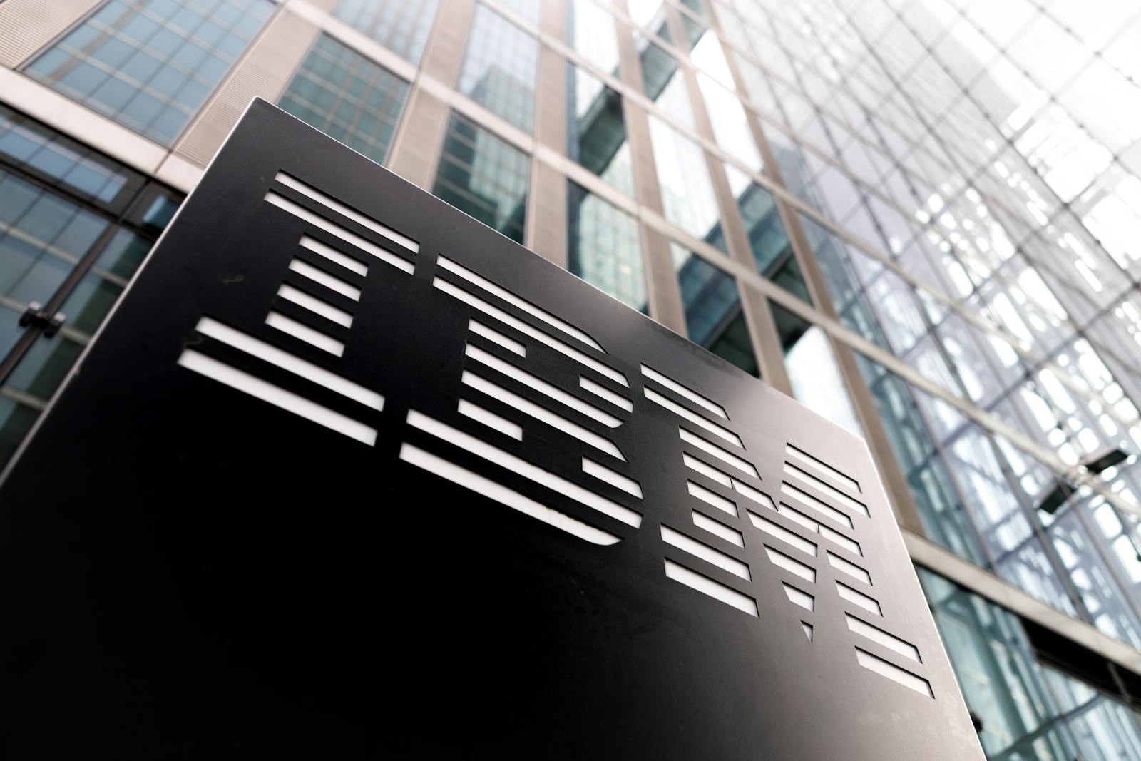 IBM drops after reporting that revenue in its hybrid cloud division grew 14%, slower than expected thumbnail