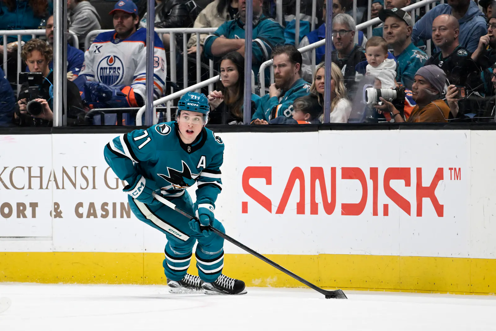 Memory stocks shine in messy day for markets thumbnail