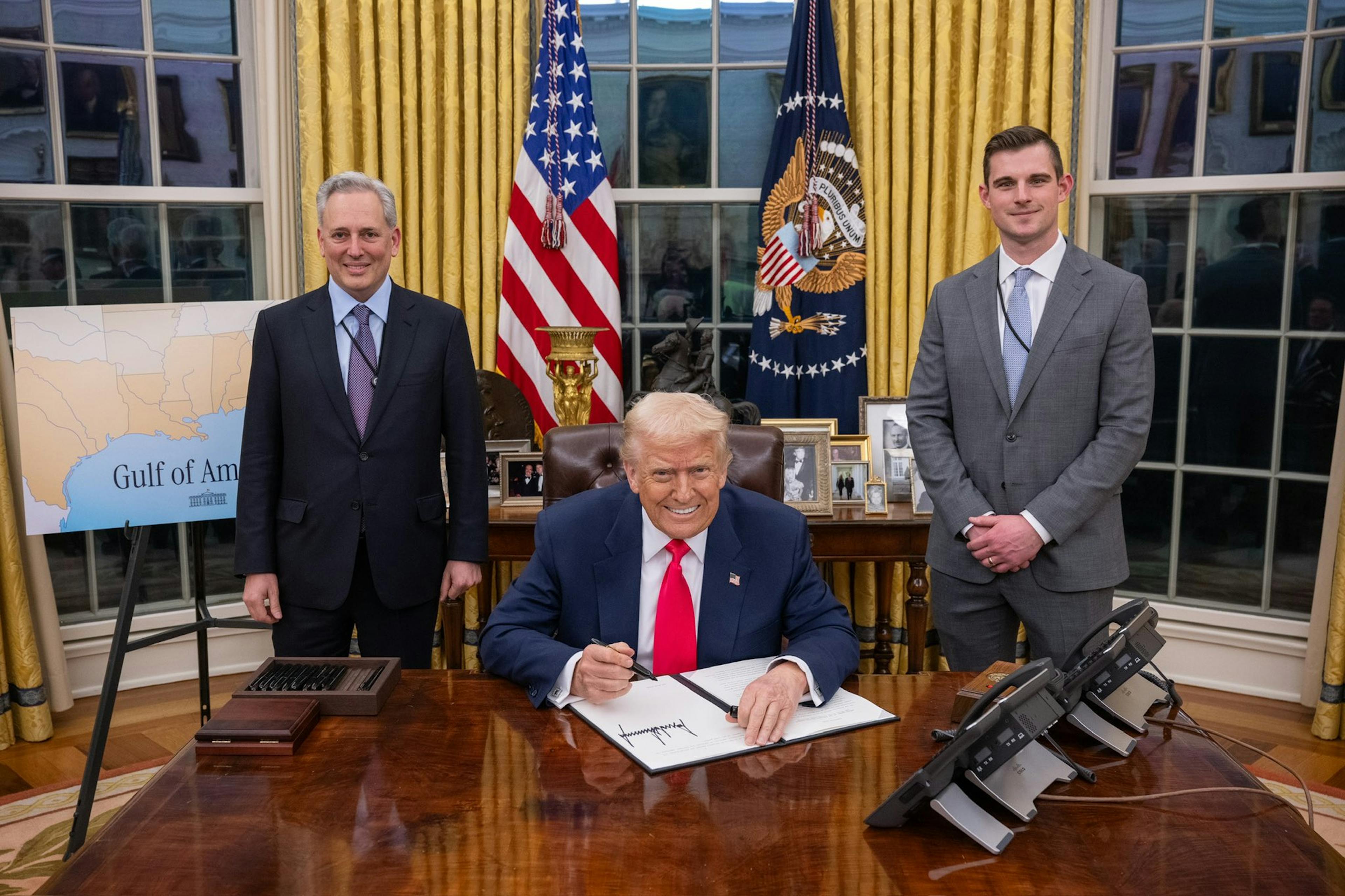 Trump signs bitcoin executive order