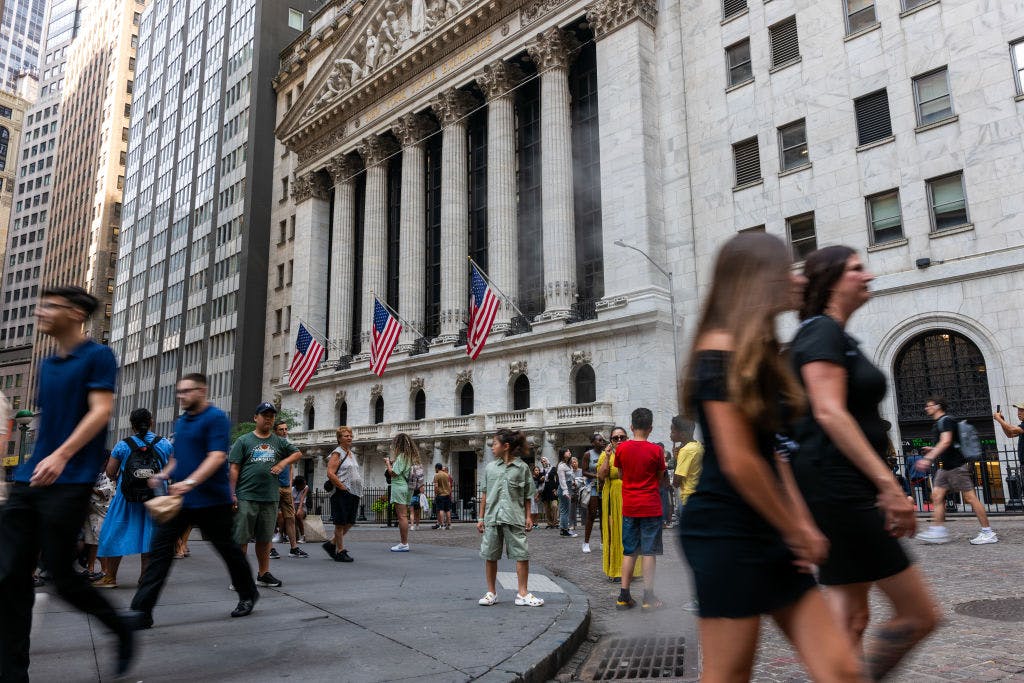 Retail trading has gone nuts, Bloomberg says thumbnail