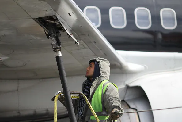 Airline stocks dip as US-Venezuela tensions send oil prices climbing thumbnail