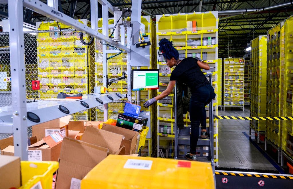 Amazon aims to automate 75% of its operations and avoid hiring 600,000+ people thumbnail