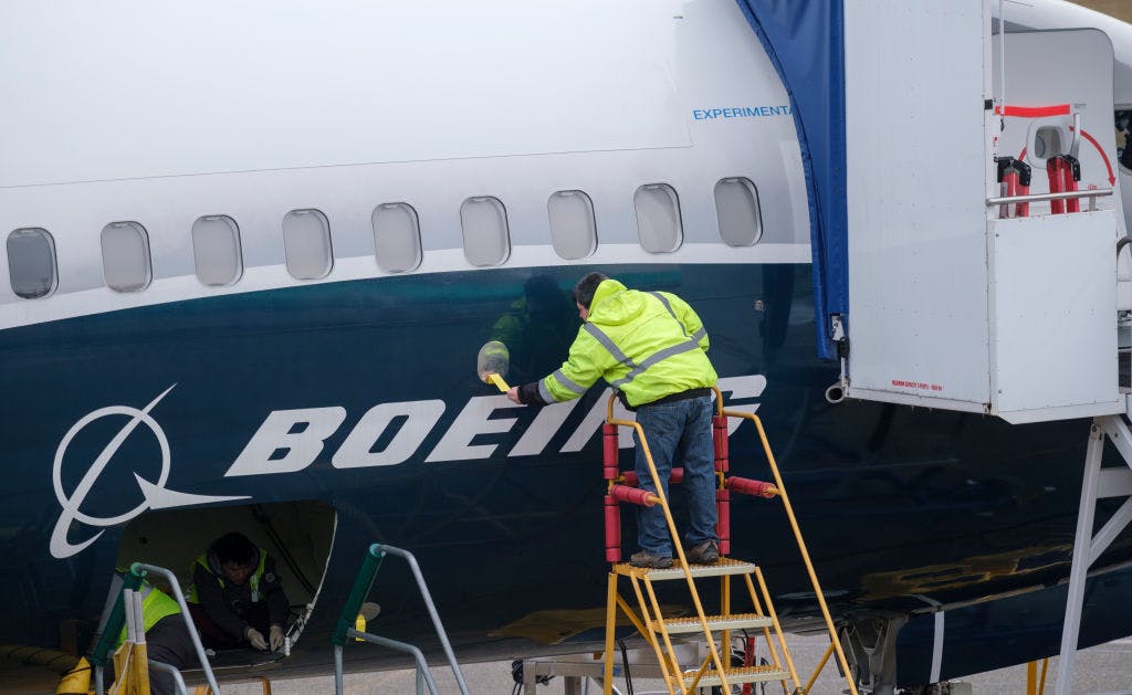 China orders its airlines to stop taking Boeing deliveries thumbnail