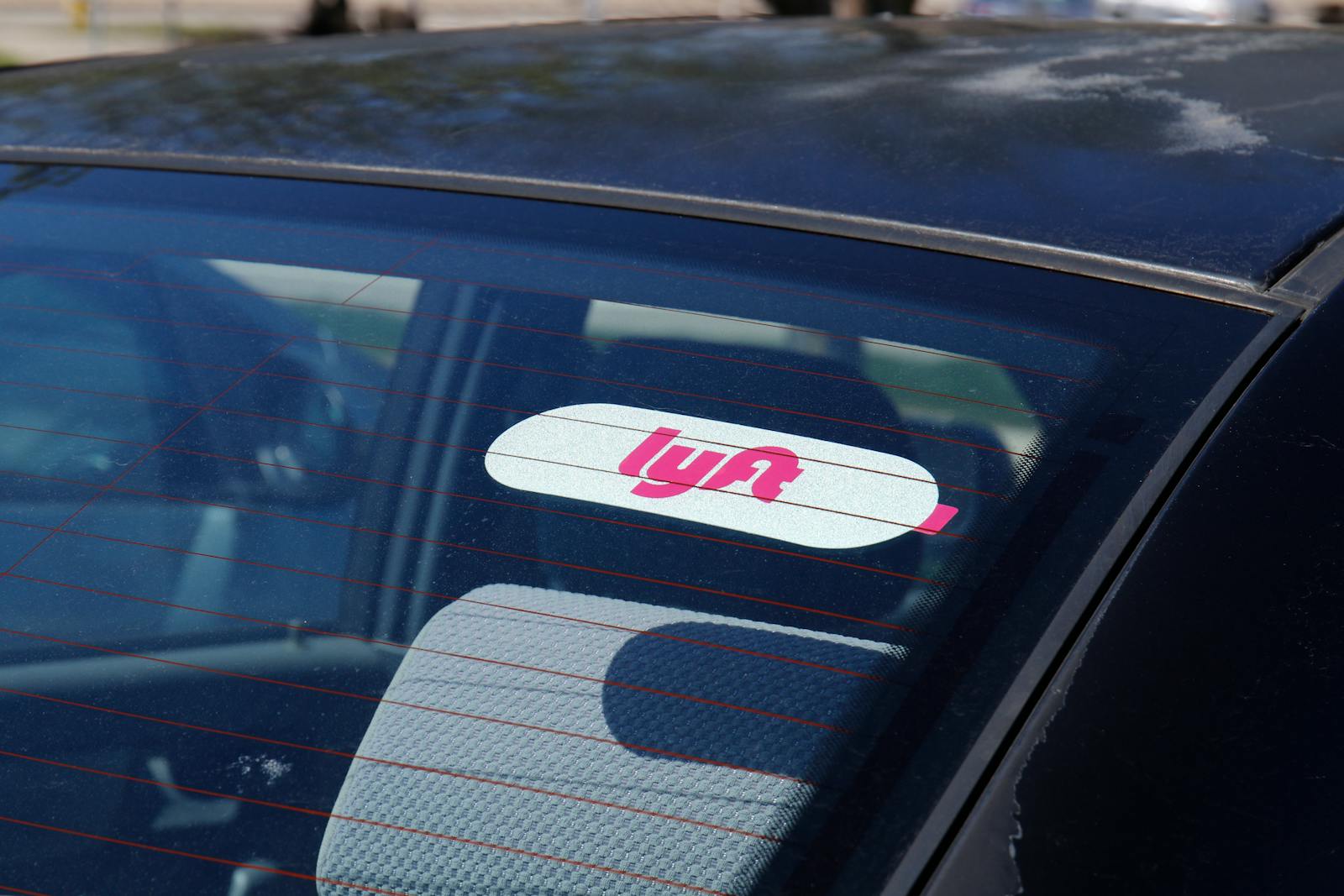 Lyft bookings top estimates as revenue grows thumbnail