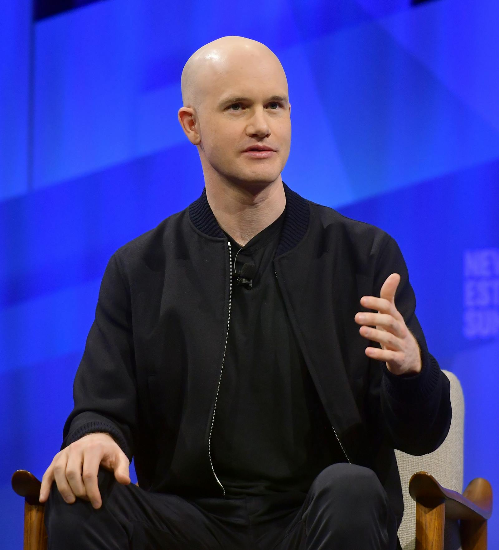 Coinbase dives on mixed Q2 earnings report thumbnail