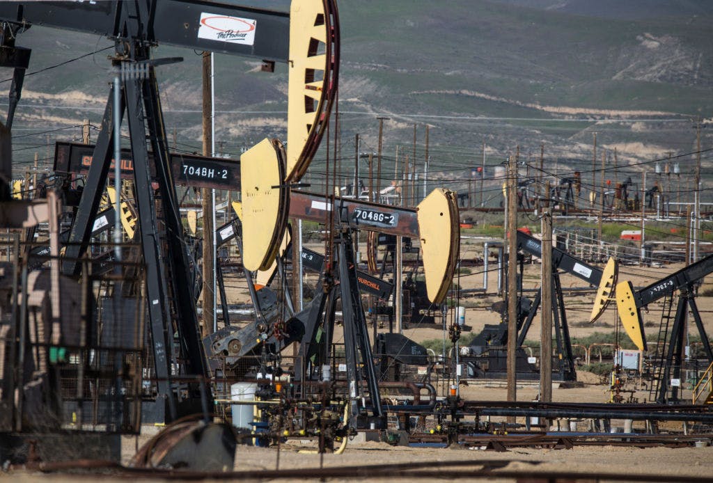 Energy stocks are rallying while crude oil slumps. What gives? thumbnail
