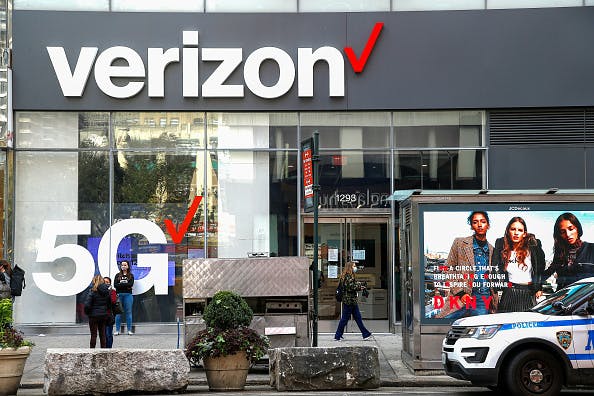 Verizon rises on strong Q2 earnings, boost to guidance thumbnail
