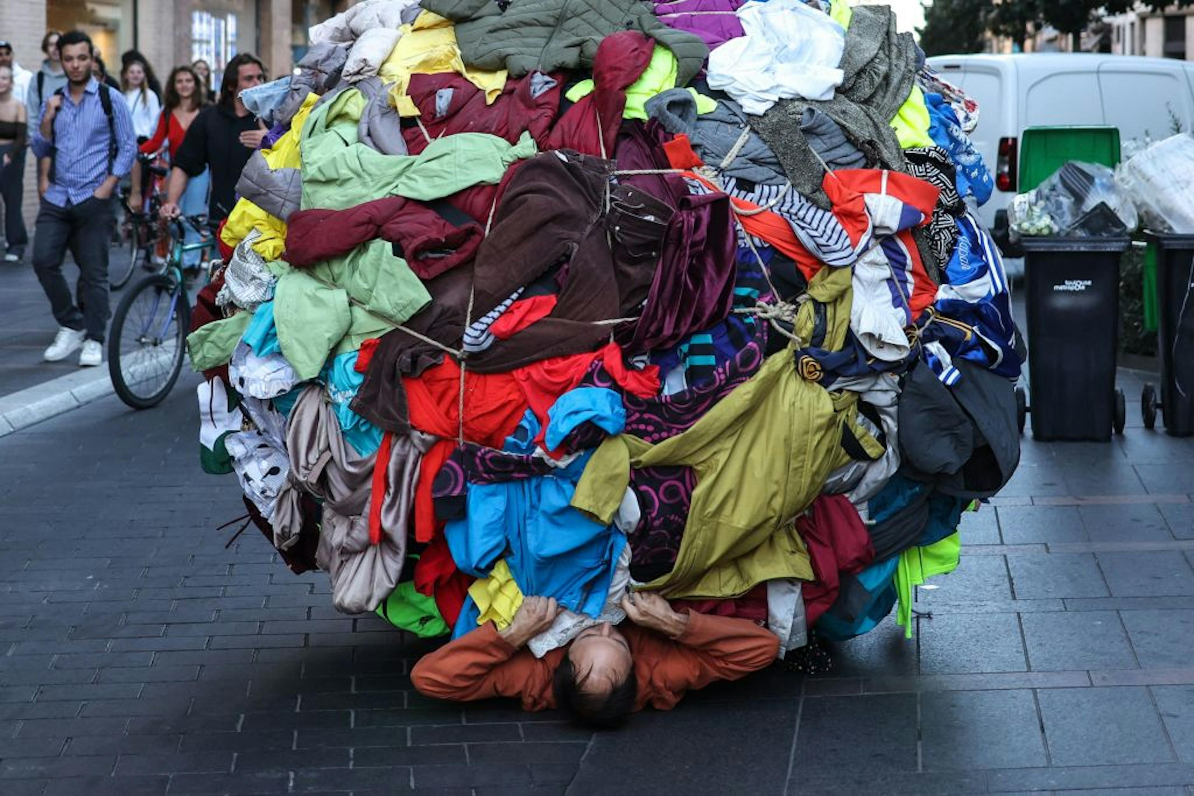 TOPSHOT-FRANCE-ART-ECONOMY-COMSUMPTION