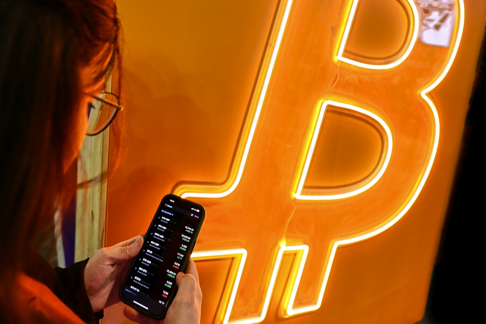 Bitcoin continues its winning streak as ETFs see largest inflows since  October - Sherwood News