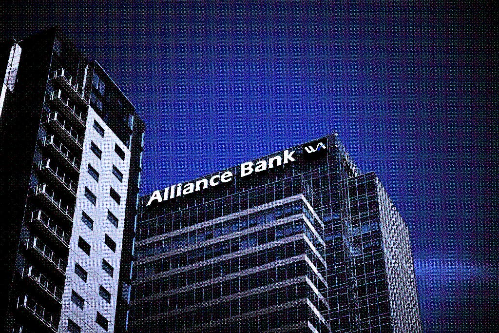 Markets trim losses, shaking off regional banking jitters and bubble fears thumbnail