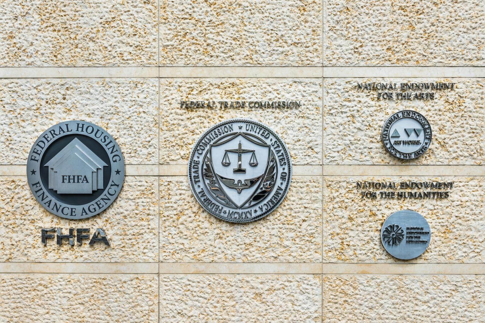 Stocks of mortgage giants rise on privatization prospects thumbnail