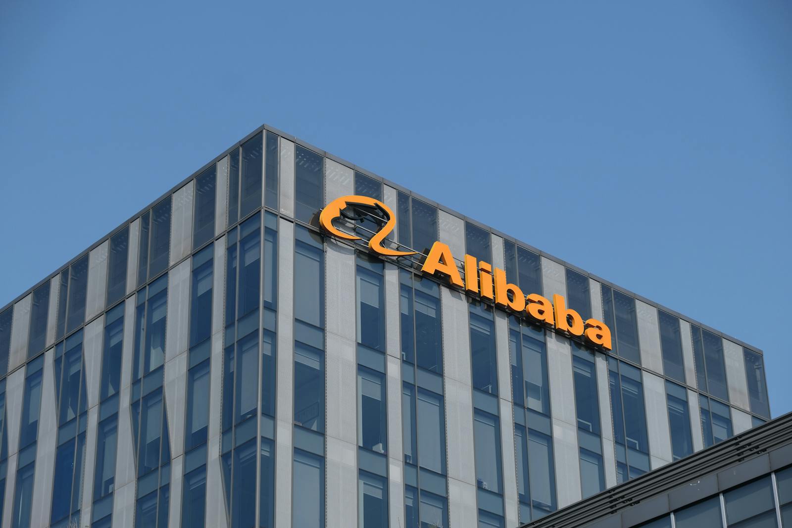 Alibaba slides as the e-commerce giant’s cloud arm reportedly plans to slash overseas prices thumbnail