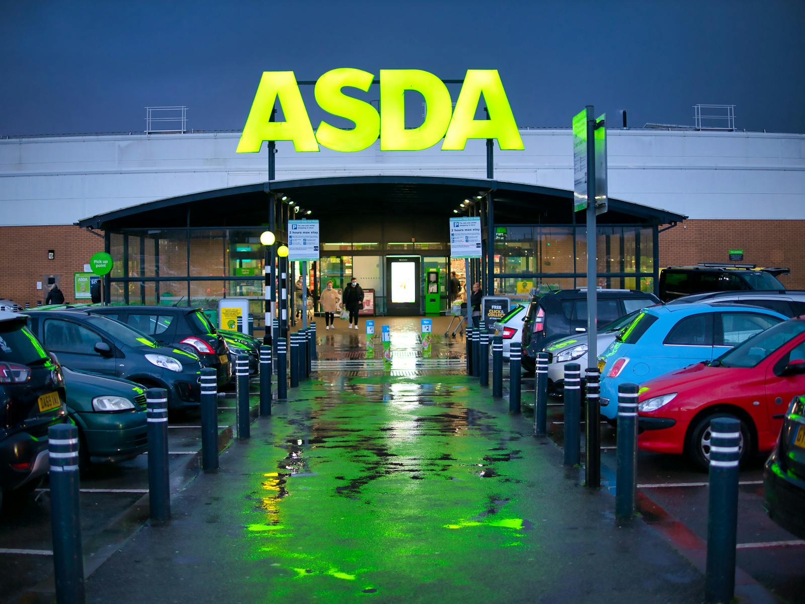 Billions wiped from UK supermarket stocks this week as Asda gears up for a price war thumbnail