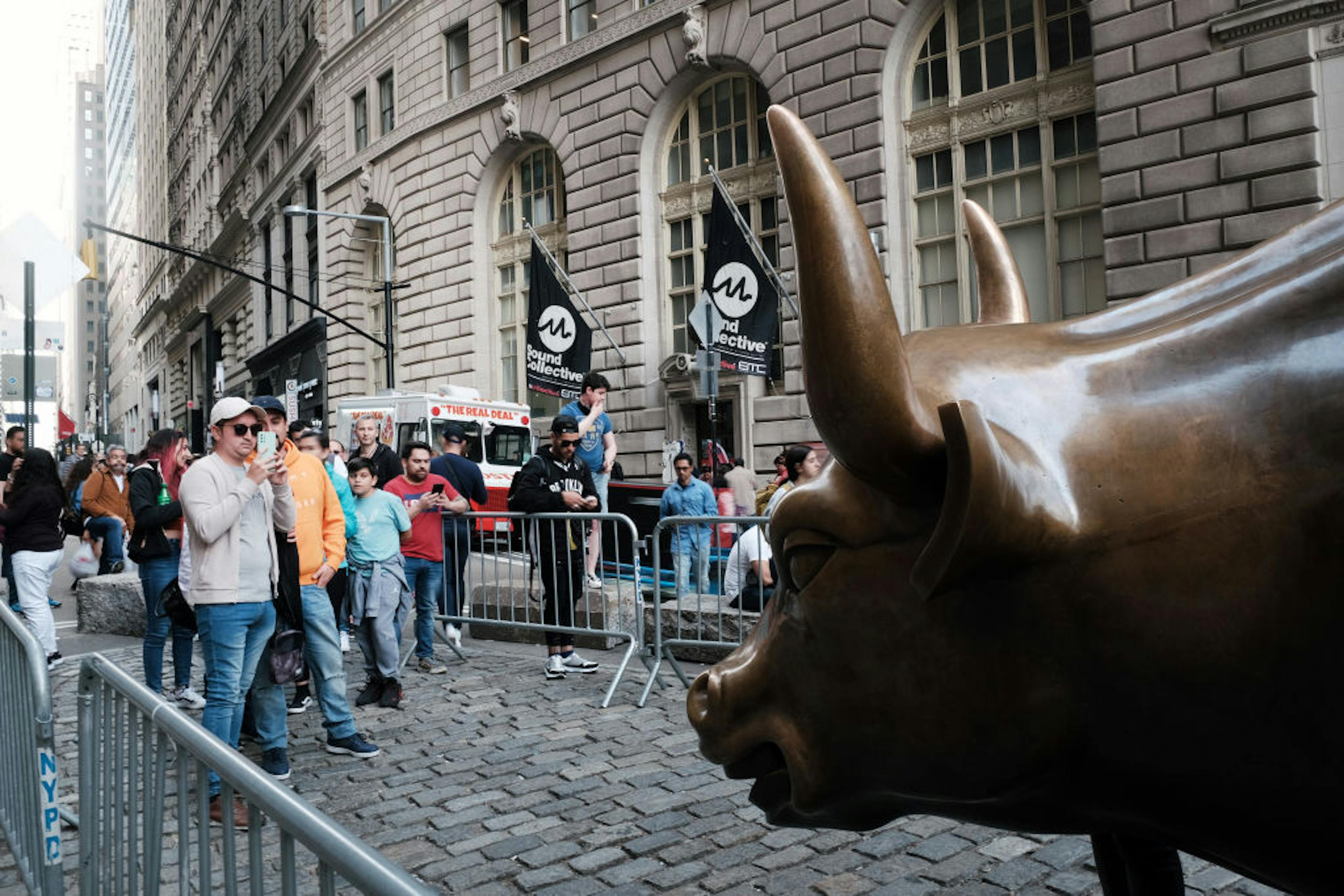 Stocks Fall As Market Volatility Continues