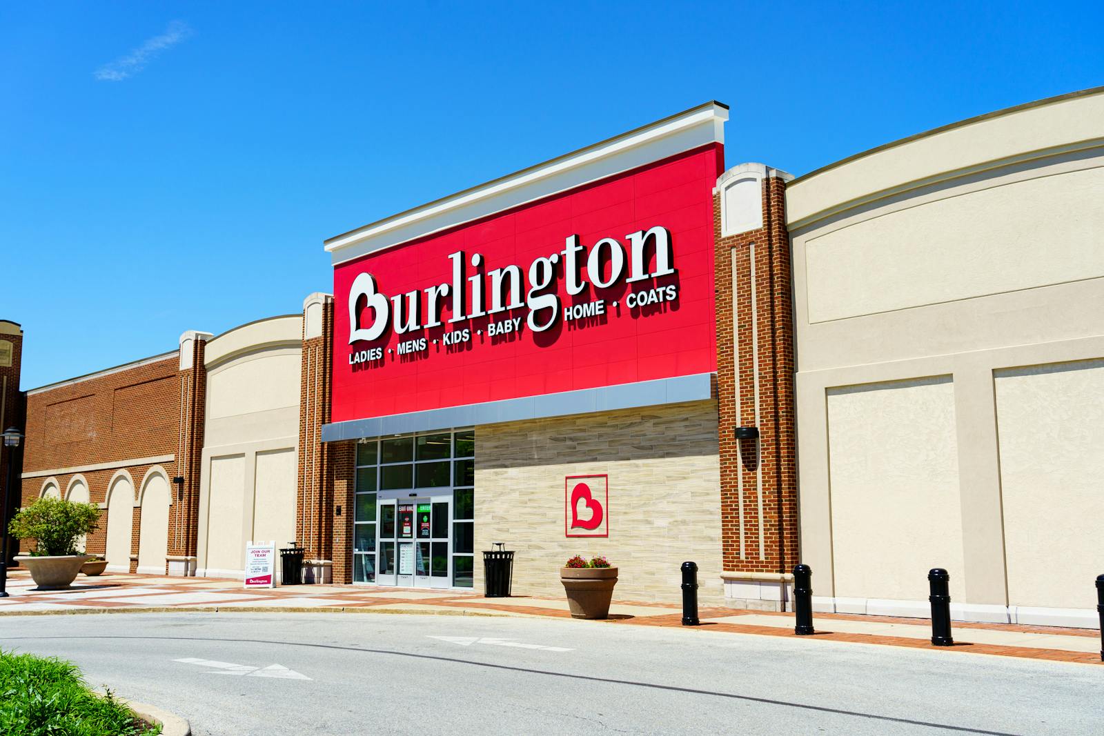 Burlington surges after huge Q2 beat and raised outlook as shoppers keep bargain hunting thumbnail