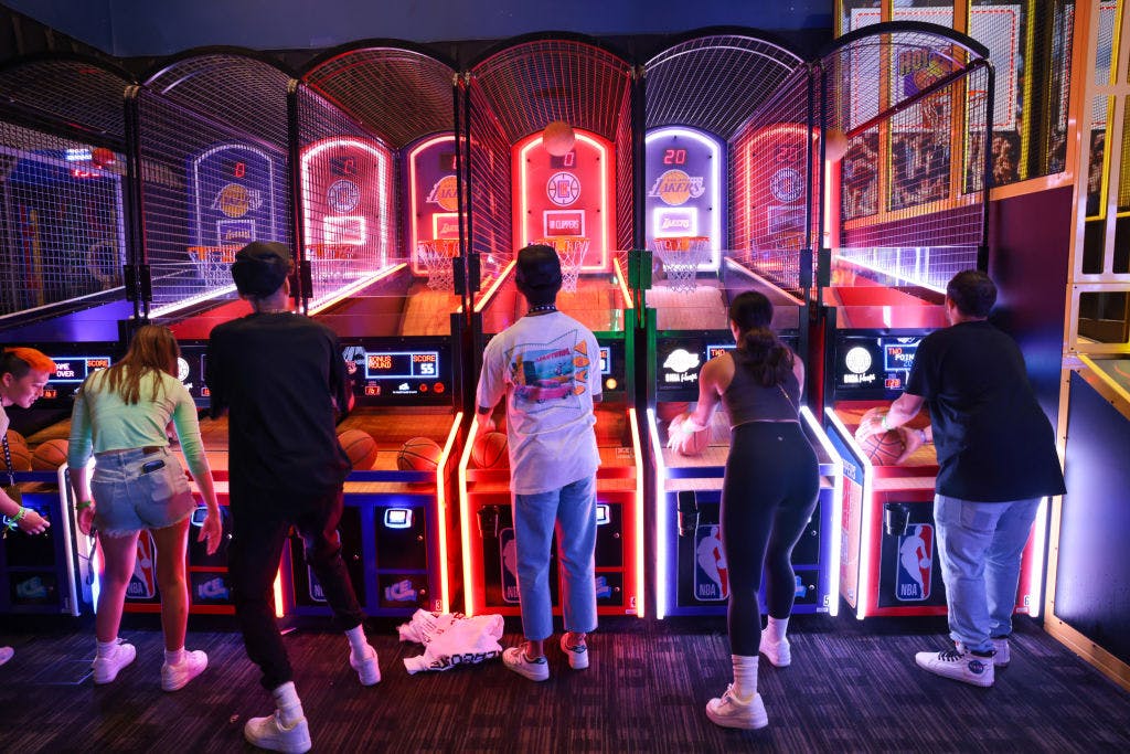 Dave & Buster’s tanks as same-store sales keep falling and profit plunges thumbnail