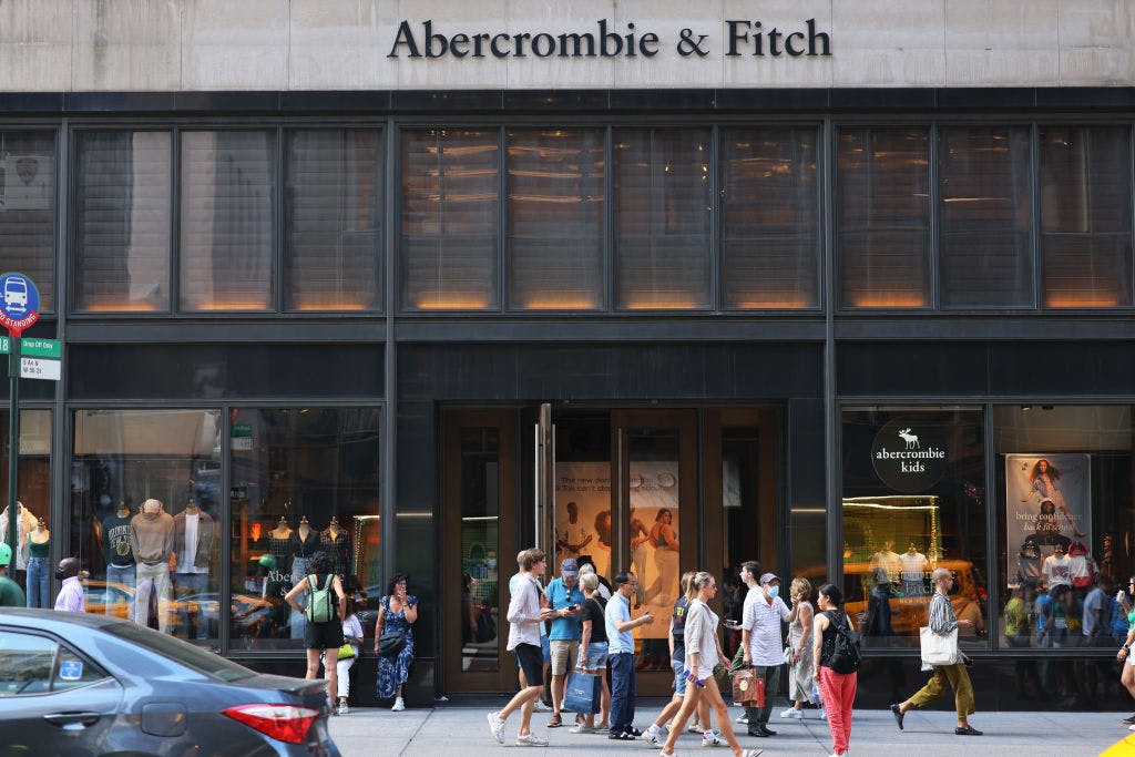 Abercrombie keeps up the comeback with another billion-dollar quarter thumbnail