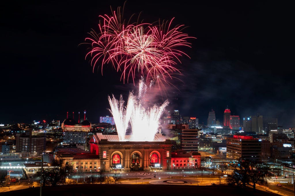 Apollo’s top economist slashes 2025 recession odds from 90% to 30% after US-China tariff respite thumbnail