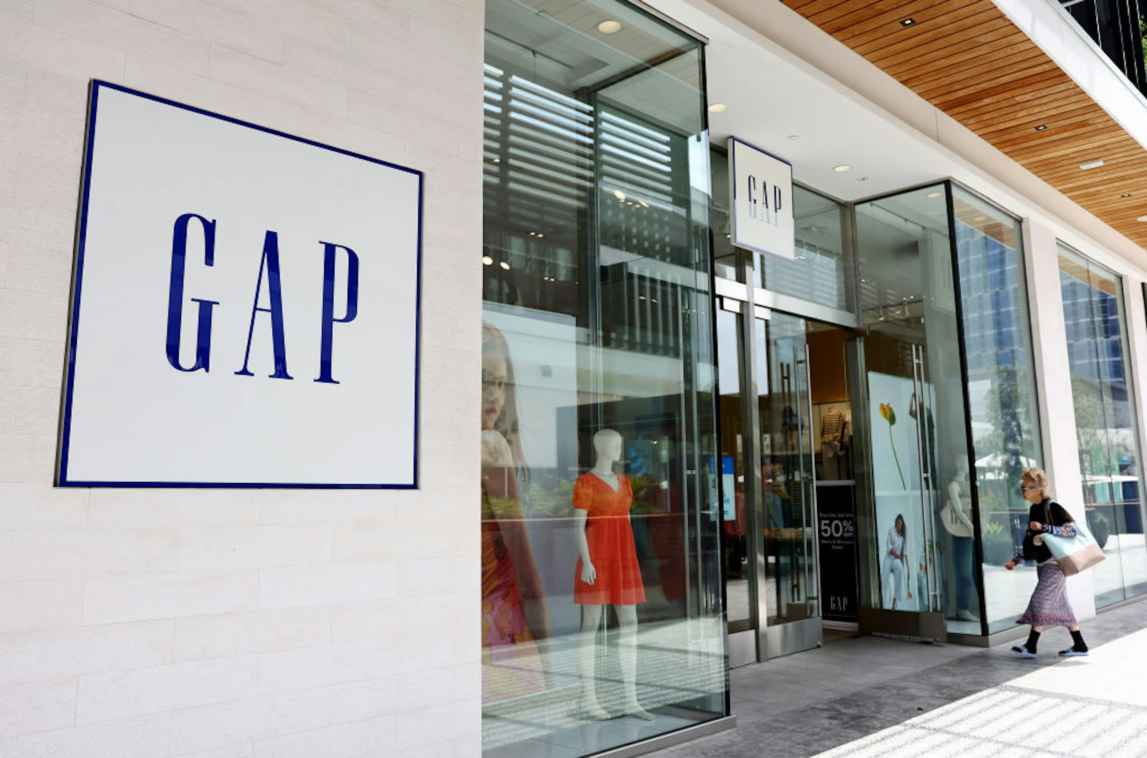 Gap To Layoff Hundreds Of Corporate Employees During Latest Round Of Cutbacks