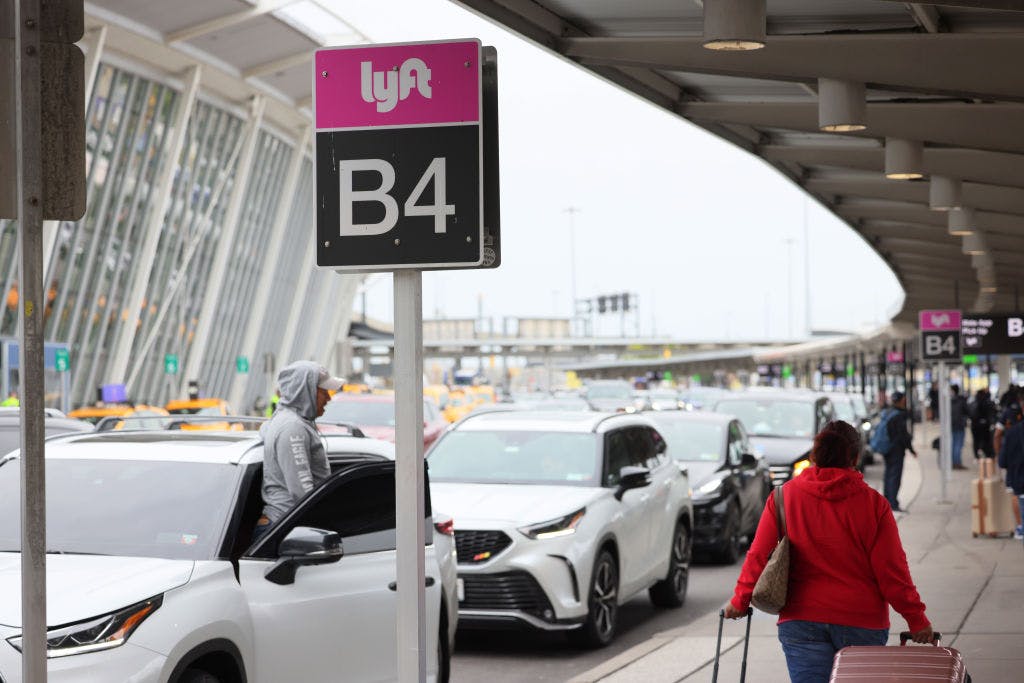 Lyft partners with United in a new airline miles alliance thumbnail