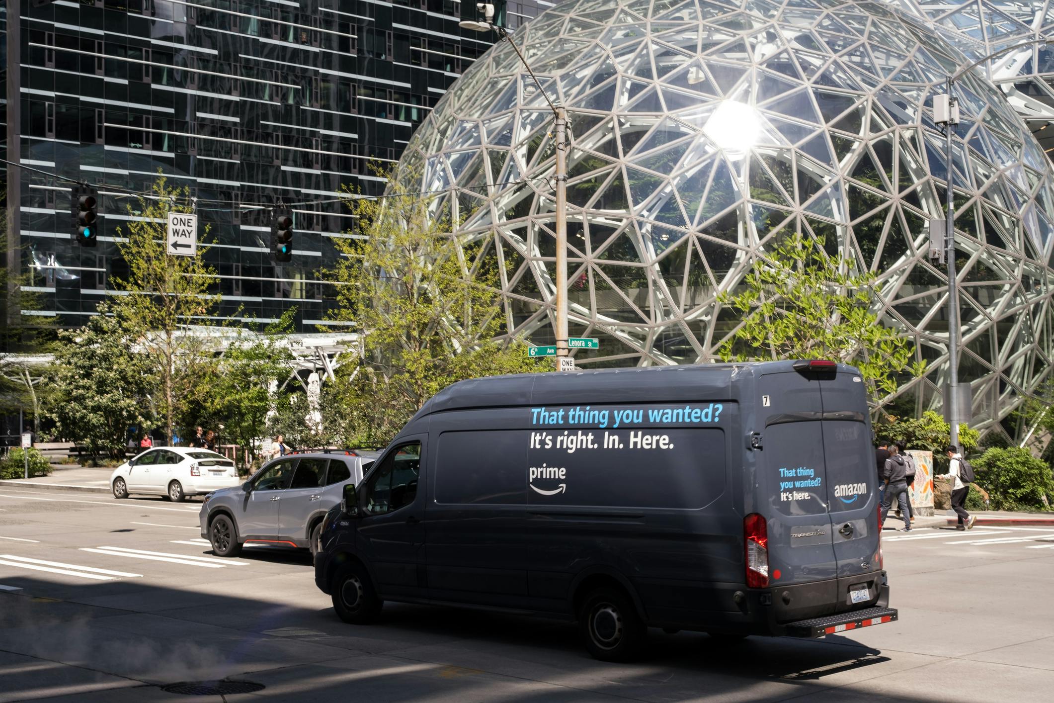 Reuters: Amazon to cut 30,000 corporate jobs thumbnail