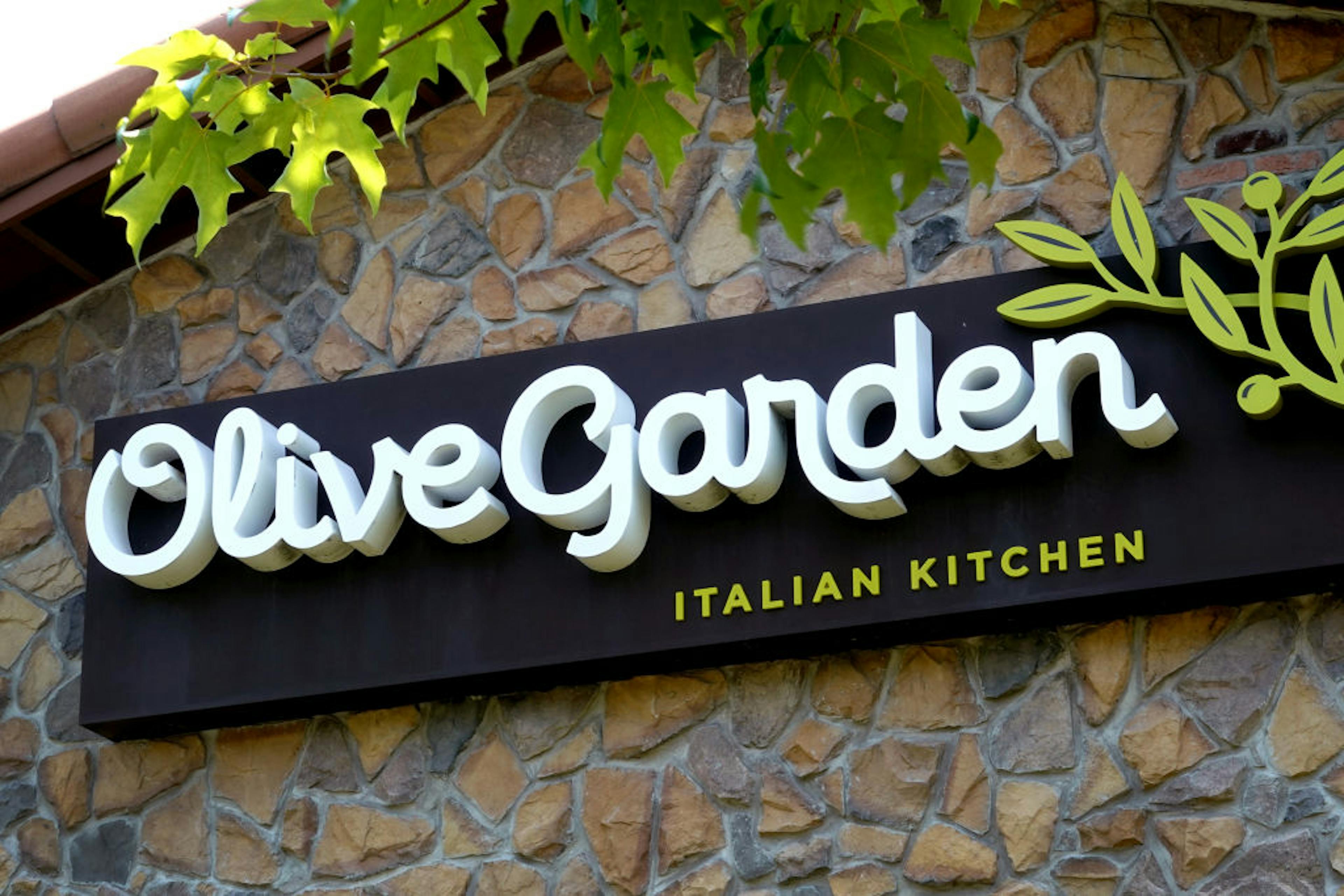 Darden Restaurant Sign