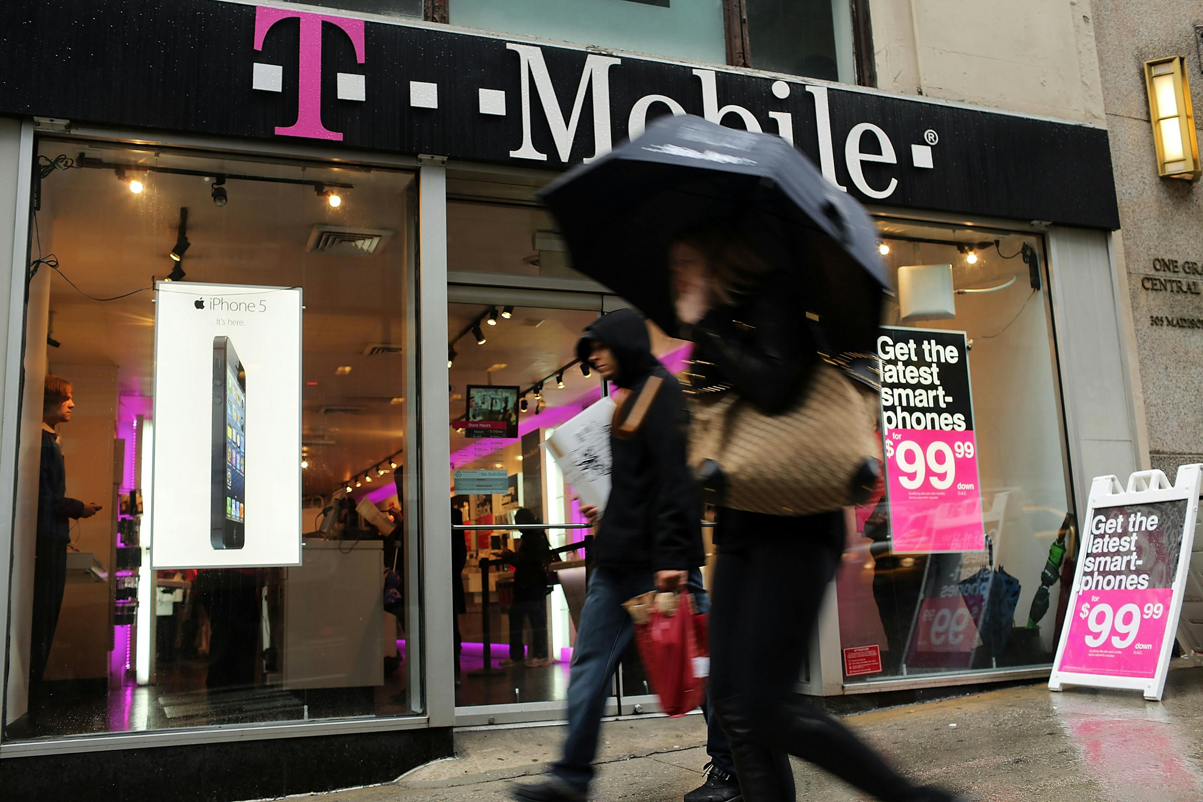 T-Mobile Begins Offering Apple's iPhone