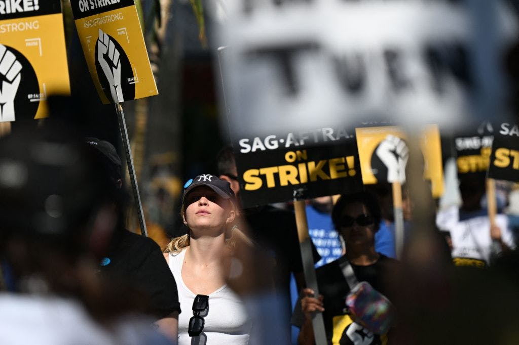As video game workers organize, SAG-AFTRA strikes against game studios thumbnail